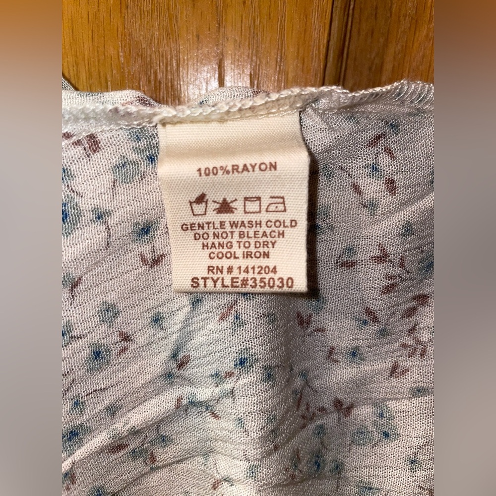 Hem & Thread Floral Top - Picture 7 of 7